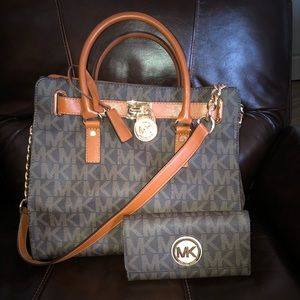 Michael Kors Purse/Carryall Wallet, Large Hamilton